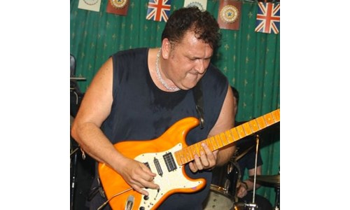 ASIM CAN GÜNDÜZ  (GİTAR)
